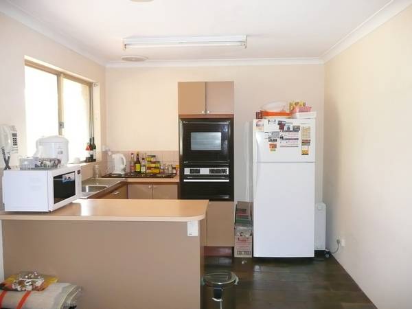 IDEAL FIRST HOME OR INVESTMENT PROPERTY! Picture