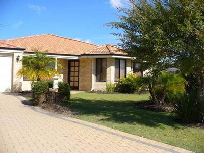 ALFRESCO DINING WITH A POOL Picture