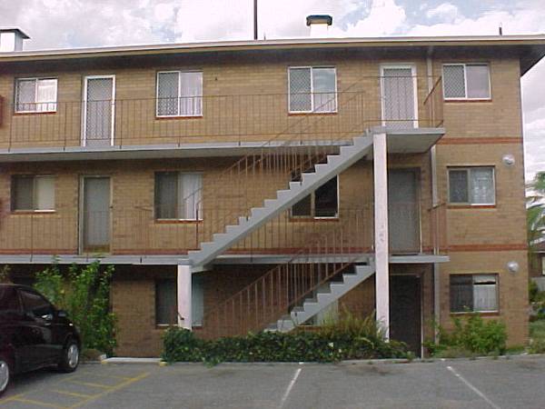 Lovely Unit in Great Location! Picture 2