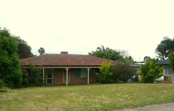 IDEAL STARTER OR INVESTMENT OPPOSITE SCHOOL! Picture 1