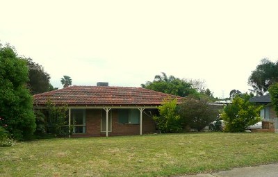 IDEAL STARTER OR INVESTMENT OPPOSITE SCHOOL! Picture