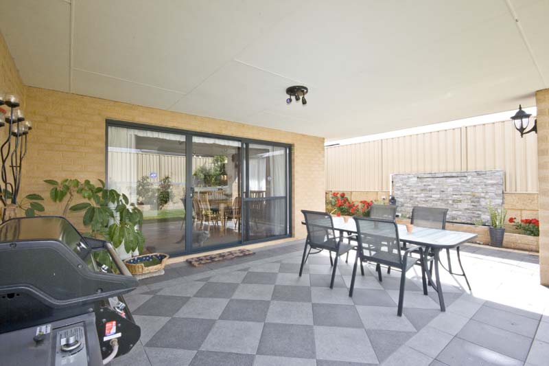 SPACIOUS FAMILY IN THE SOUGHT AFTER MEVE' ESTATE - Another HOME SOLD by NOELINE AND DAVID Call us NOW. Superior MARKETIN Picture 1