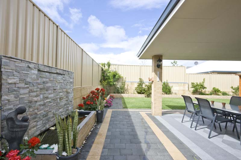 SPACIOUS FAMILY IN THE SOUGHT AFTER MEVE' ESTATE - Another HOME SOLD by NOELINE AND DAVID Call us NOW. Superior MARKETIN Picture 2