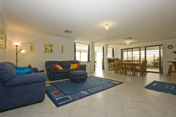 UNDER OFFER
652m2
ROOM FOR WORKSHOP/POOL Picture