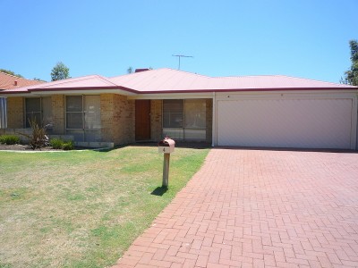 MODERN FAMILY HOME WITH POWERED WORKSHOP! Picture