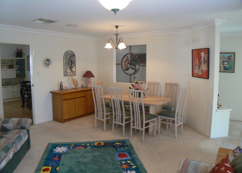 ABSOLUTELY GLAMOROUS Picture 2