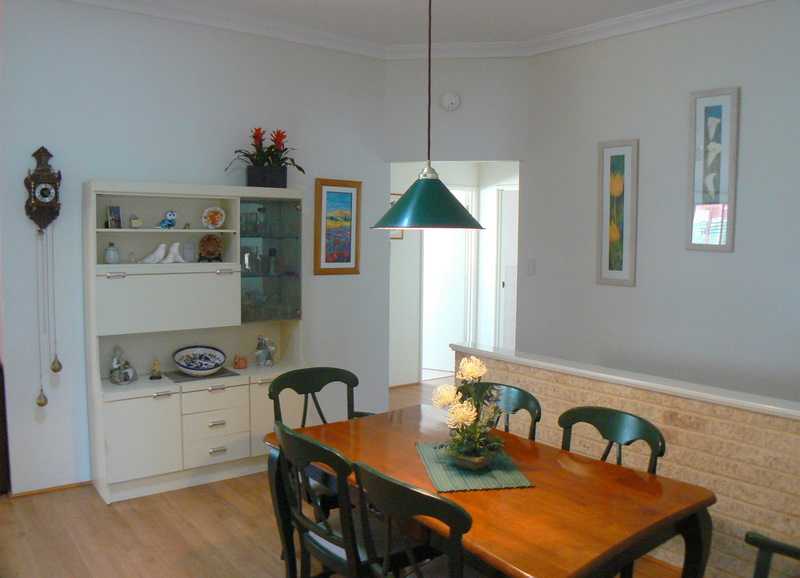 ABSOLUTELY GLAMOROUS Picture 3