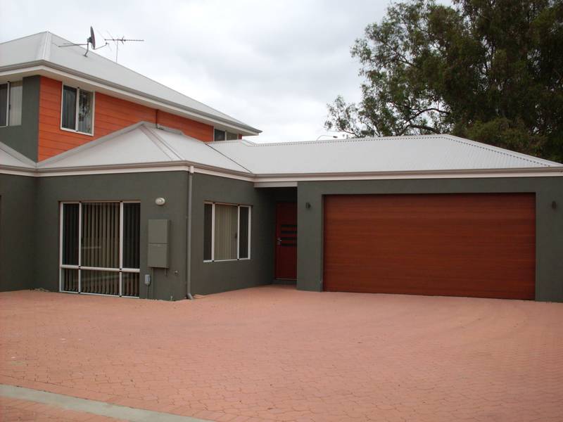 EXECUTIVE HOME - Viewing of this property is a must! Picture 1