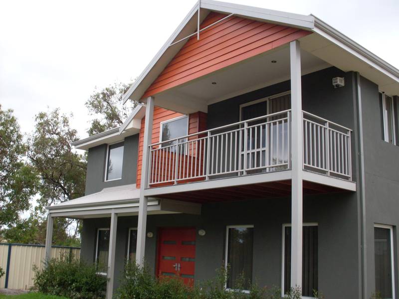 EXECUTIVE HOME - Viewing of this property is a must! Picture 3