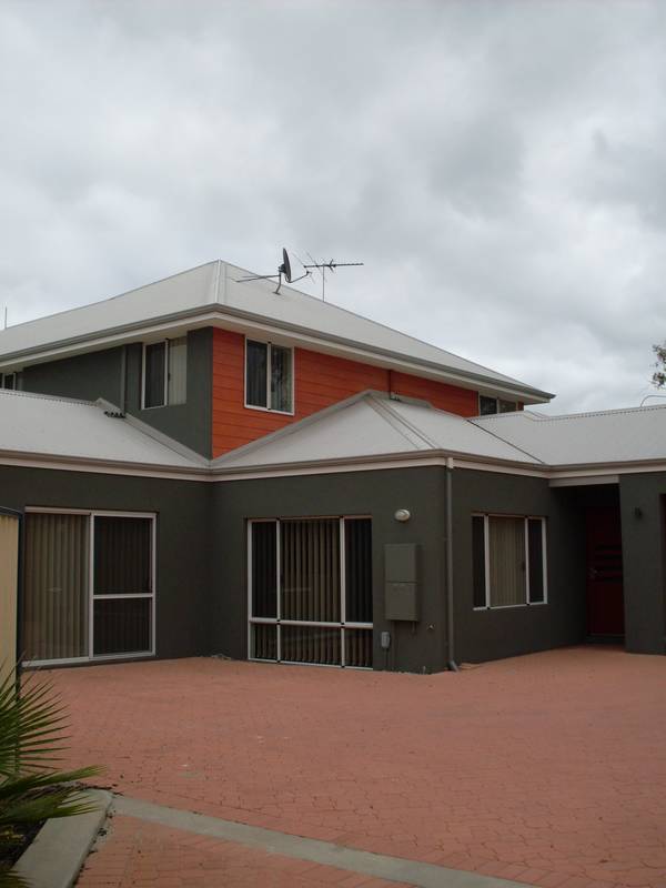 EXECUTIVE HOME - Viewing of this property is a must! Picture 2