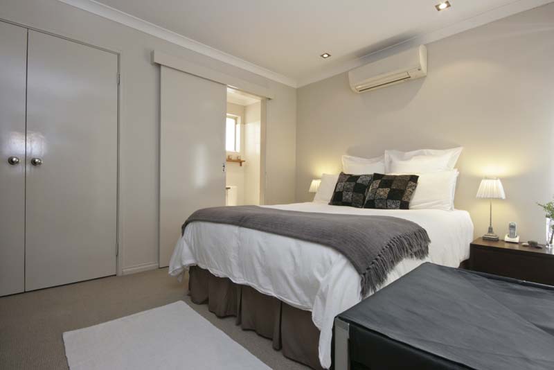 EASY CARE LIVING Picture 3