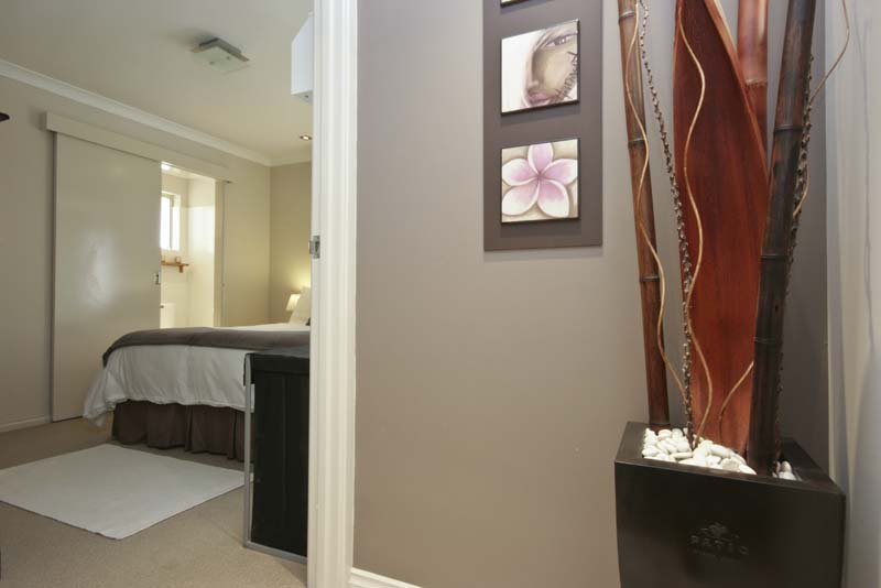 EASY CARE LIVING Picture 2