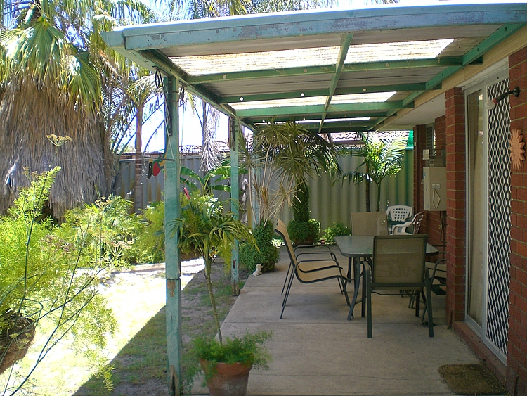 ROOM FOR WORKSHOP/POOL Picture 3