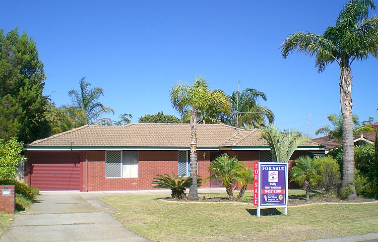 ROOM FOR WORKSHOP/POOL Picture 1