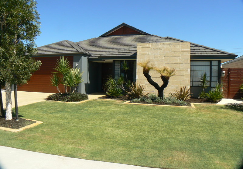 RESORT STYLE LIVING Picture 1