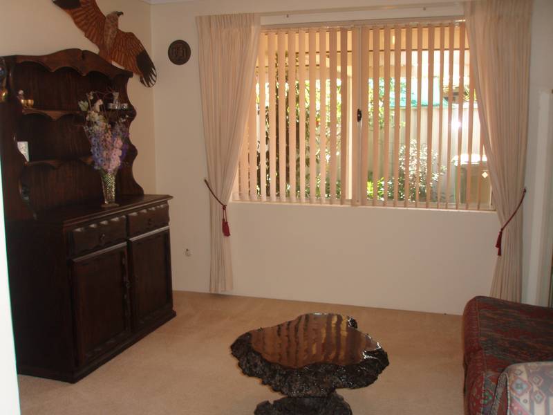 IMMACULATE PRSENTATION! Picture 3