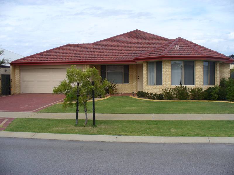 LARGE FAMILY HOME Picture 1