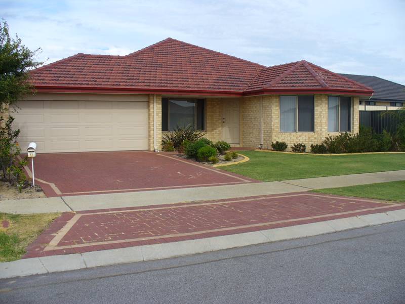 LARGE FAMILY HOME Picture 2