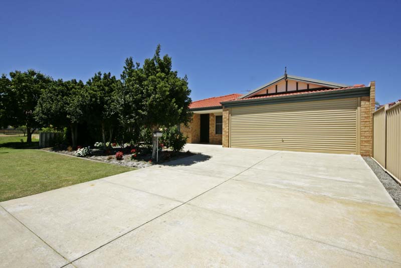 ALL AMENTIES AT YOUR DOORSTEP !!!!!!!!!!! Picture 2