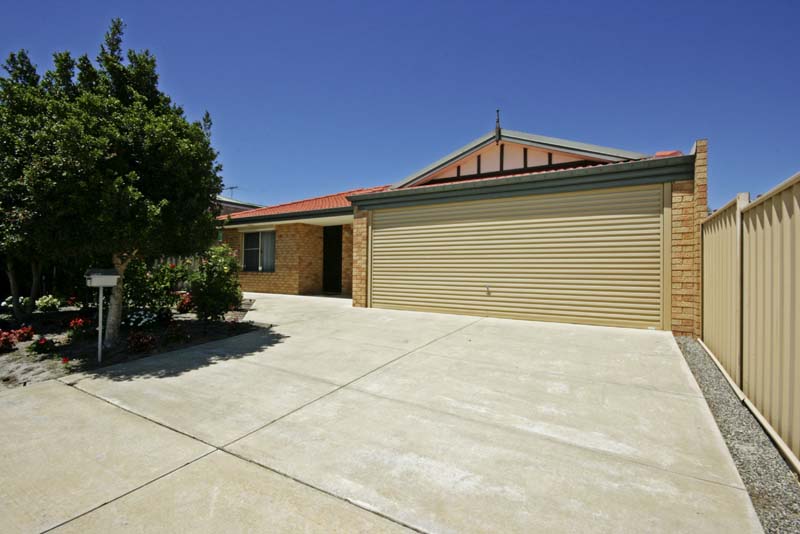 ALL AMENTIES AT YOUR DOORSTEP !!!!!!!!!!! Picture 1