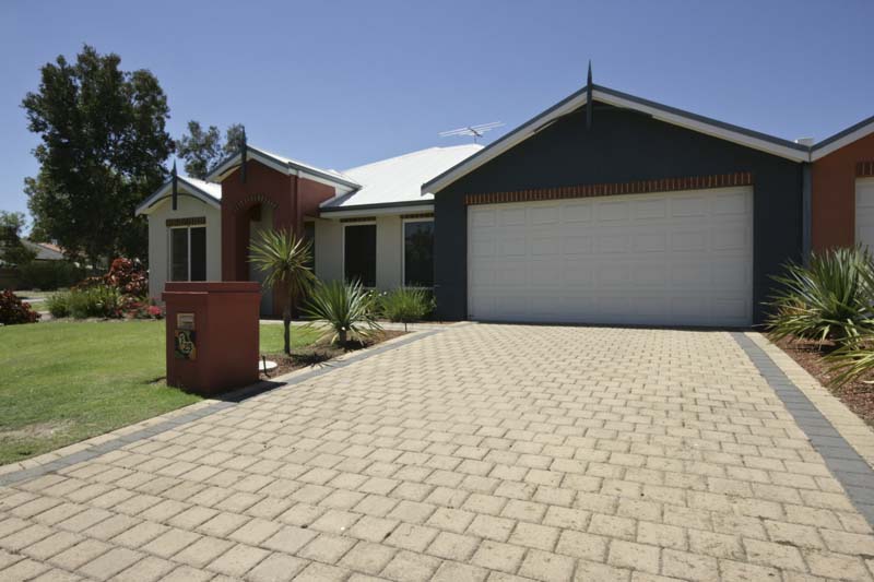 EASY CARE LIVING Picture 1