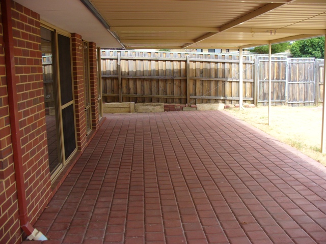 Walking distance from School!!! Picture 2