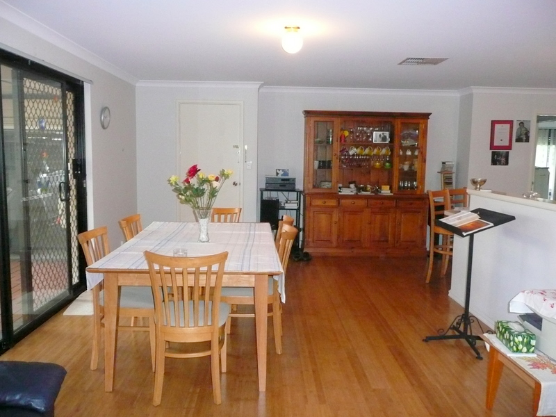 IDEAL FOR INVESTOR OR 1ST HOME BUYER Picture 3