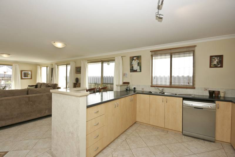 ANOTHER UNDER OFFER BY GEORGE CORREIA Picture 3