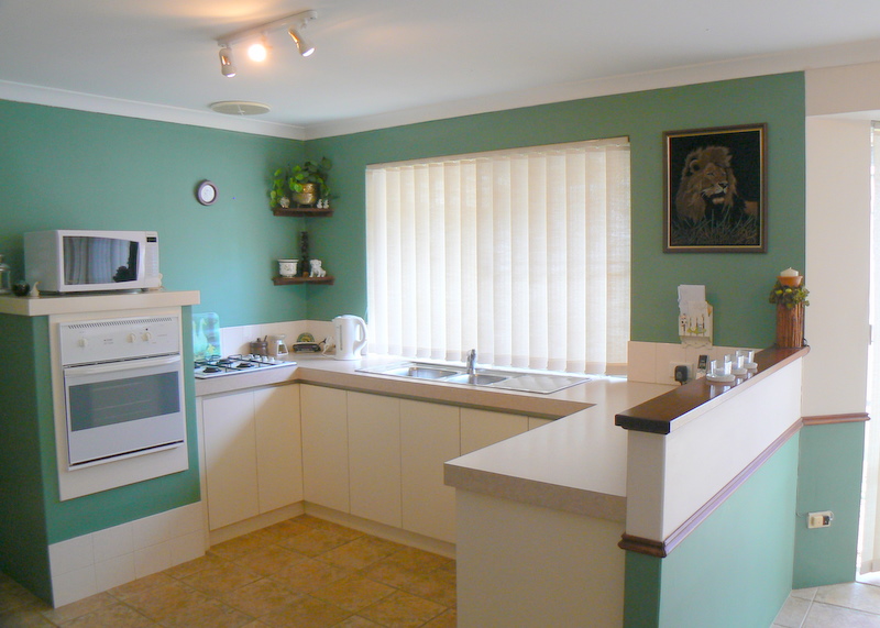 INVESTORS / FIRST HOMEBUYERS WELCOME!! Picture 2