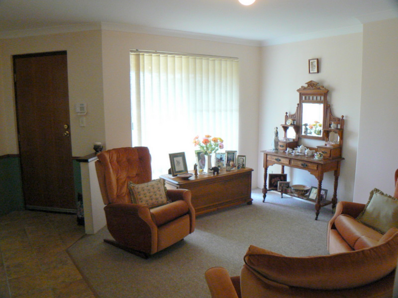 INVESTORS / FIRST HOMEBUYERS WELCOME!! Picture 3