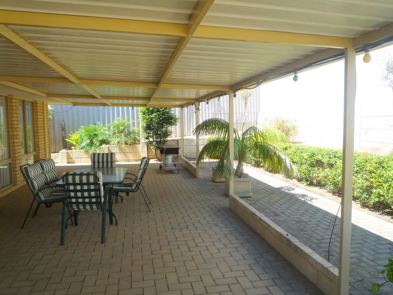 IDEAL STARTER HOME Picture 1