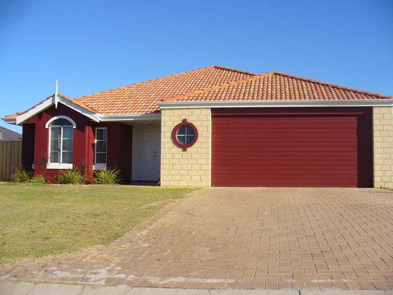 FANTASTIC FAMILY HOME! Picture 1