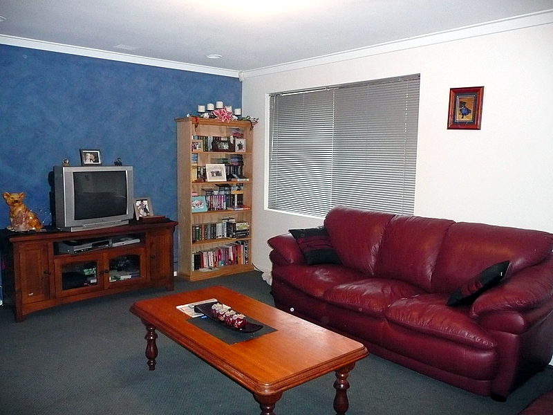 IDEAL 1ST HOME OR INVESTMENT Picture 3