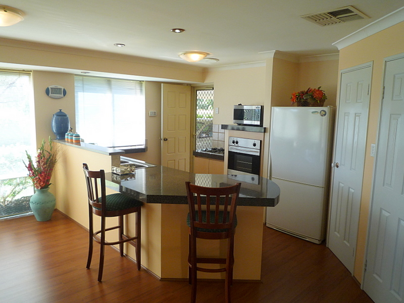 UNDER OFFER BY SOULLA SEMPLE Picture 2