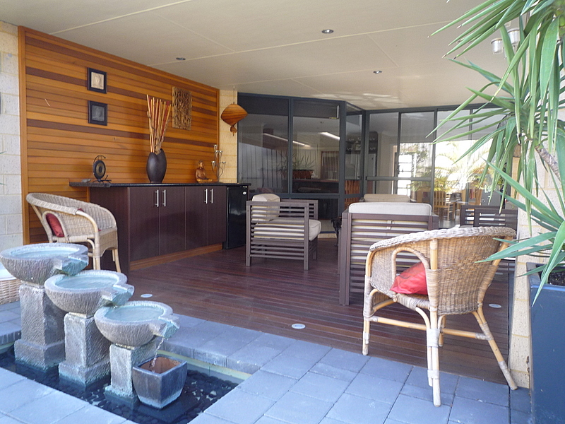 ENTERTAINER'S DELIGHT Picture 2