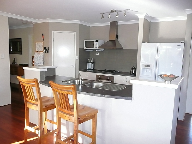 SIMPLY STUNNING Picture 2