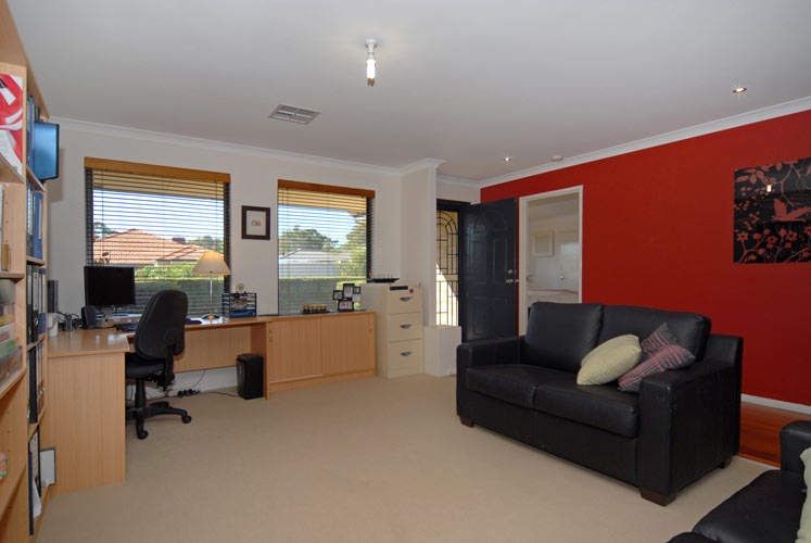 NOTHING TO DO BUT MOVE IN AND ENJOY! Picture 3