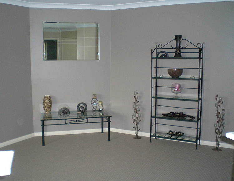 UNDER OFFER Picture 3