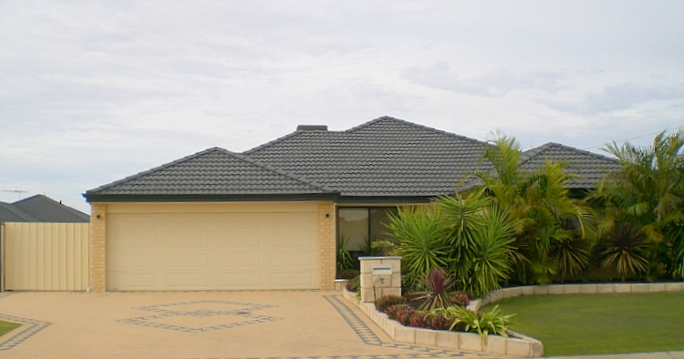 UNDER OFFER Picture 1