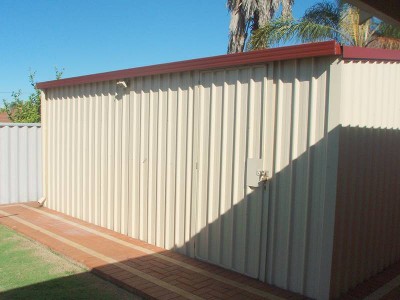 ELEVATED LOCATION & POWERED WORKSHOP Picture