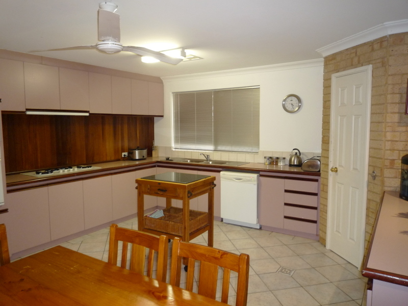 UNDER OFFER BY SOULLA SEMPLE Picture 3