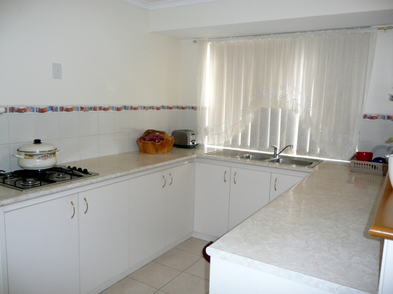 EASY CARE LIVING Picture 2