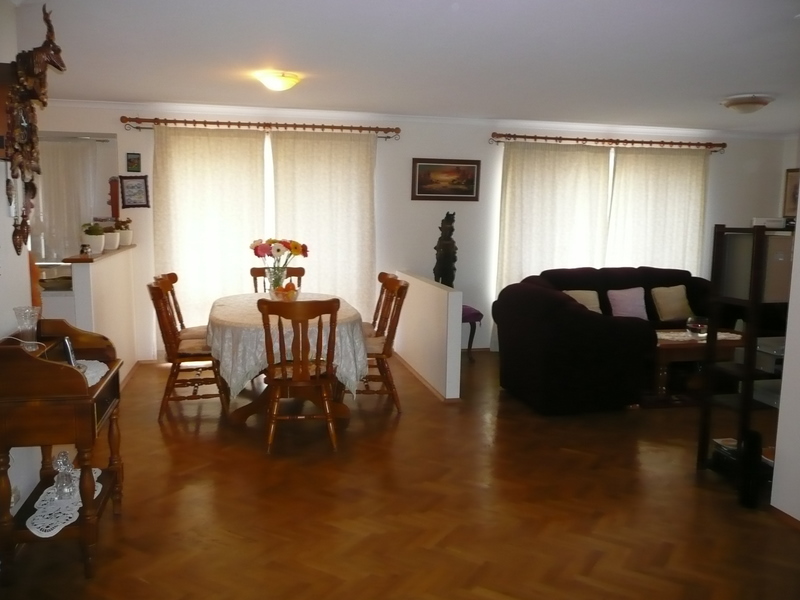 EASY CARE LIVING Picture 3