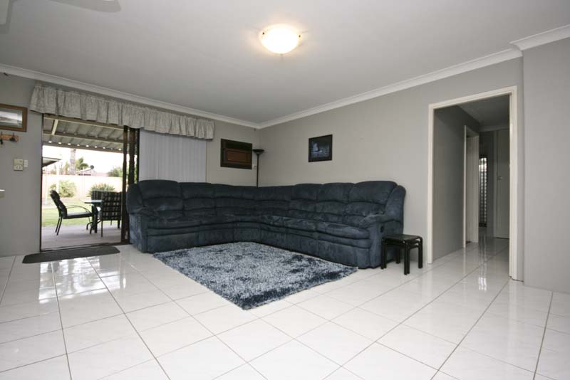 ANOTHER UNDER OFFER BY GEORGE CORREIA Picture 3