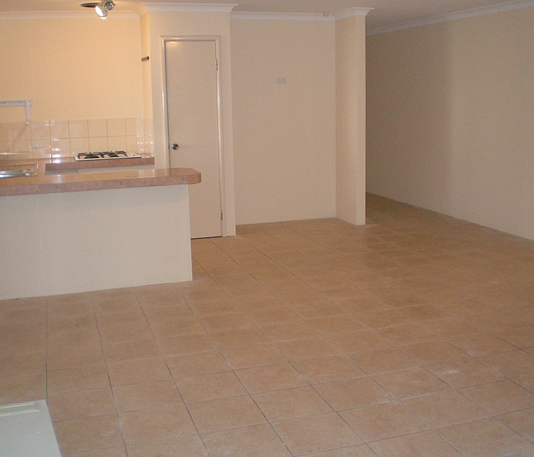 UNDER OFFER Picture 3