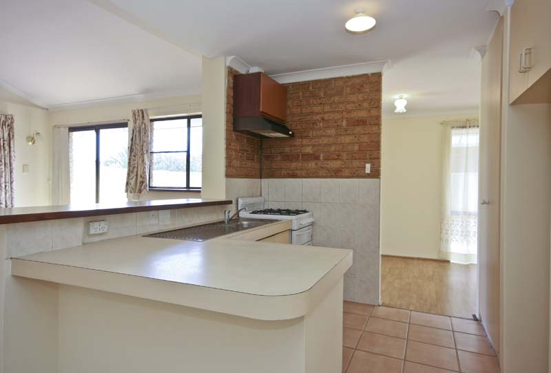 ANOTHER UNDER OFFER BY GEORGE CORREIA Picture 3