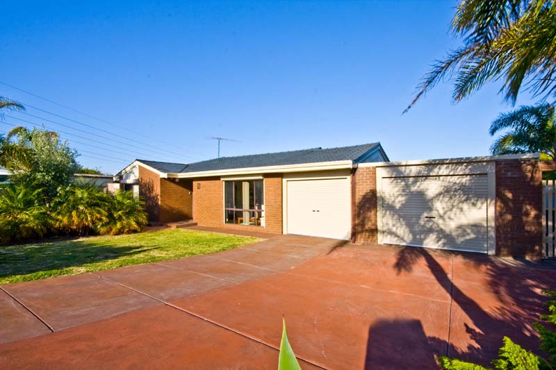 3 BEDROOM HOME ON GOOD SIZE 716SQM Picture 1