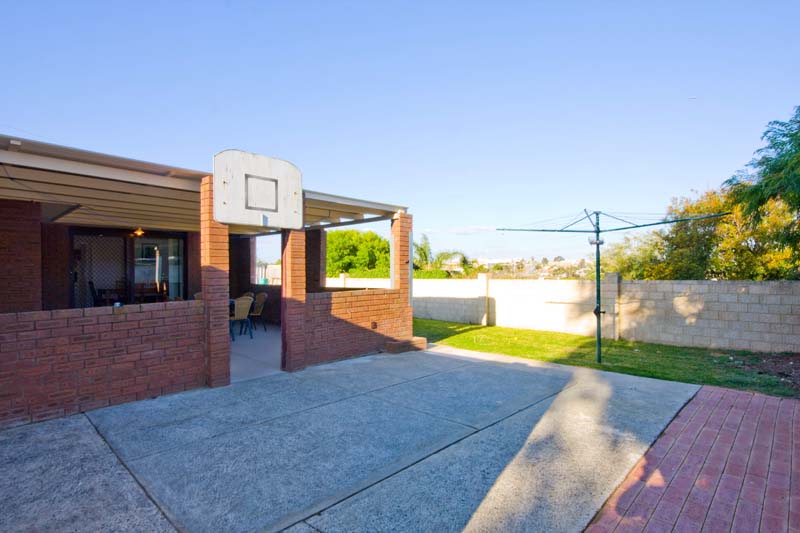 3 BEDROOM HOME ON GOOD SIZE 716SQM Picture 2