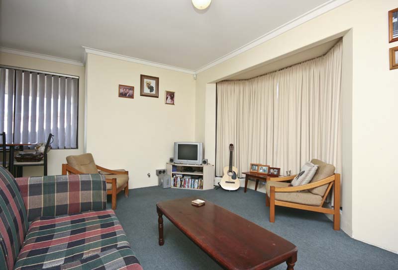 ANOTHER UNDER OFFER BY GEORGE CORREIA Picture 2