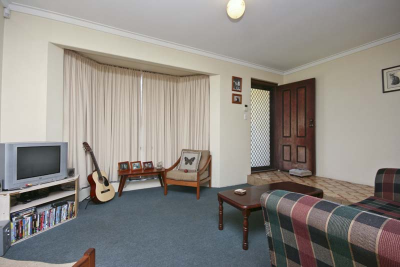 ANOTHER UNDER OFFER BY GEORGE CORREIA Picture 3